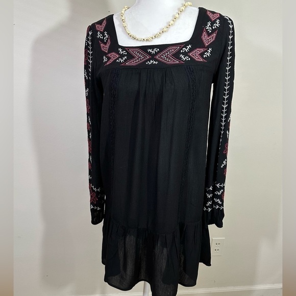 Xhilaration sz XSm dress-tunic boho style in black with a lovely trim sheer - Picture 9 of 13